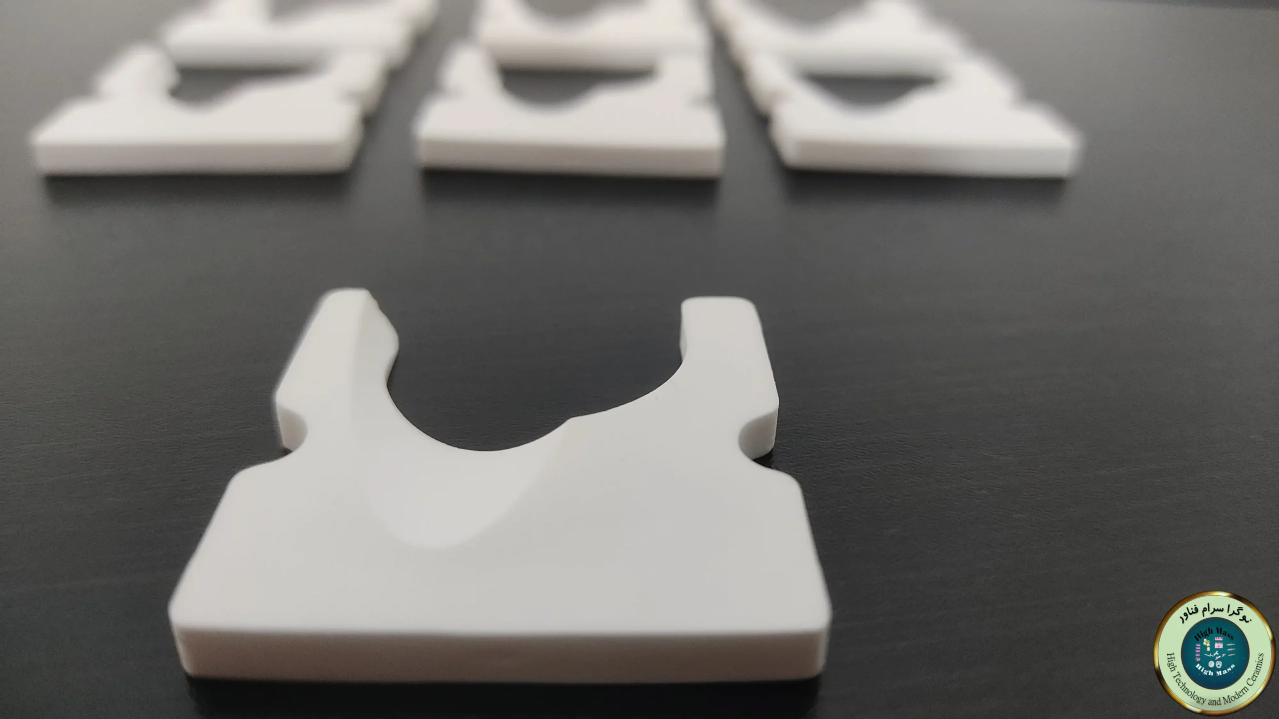 تفاوت سرامیک اسکراپر با ابزارهای فلزی در صنایع سنگین